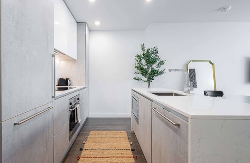 Downtown Montreal Condo | Luxurious Panoramic View on the River
