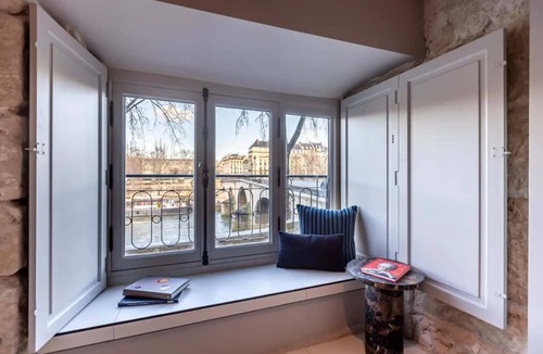 Les Iles Apartment | LUXURIOUS PARISIAN DUPLEX WITH SEINE VIEWS IN HISTORIC ÎLE SAINT-LOUIS - 3 BEDS