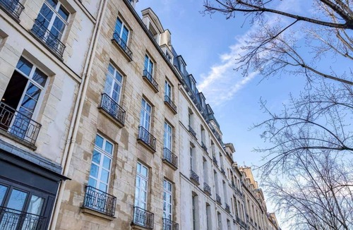 Les Iles Apartment | LUXURIOUS PARISIAN DUPLEX WITH SEINE VIEWS IN HISTORIC ÎLE SAINT-LOUIS - 3 BEDS
