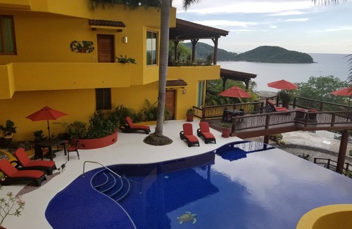 Zihuatanejo Condo | Luxurious penthouse at La Ropa beach the most spectacular view