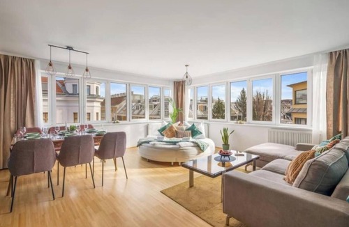 Meidling Apartment | Luxurious Penthouse Steps from Schönbrunn Palace