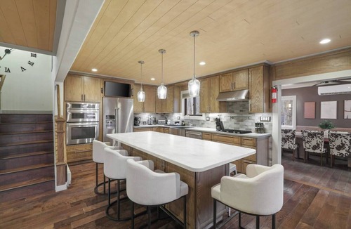 East Stroudsburg House | Luxurious Poconos Retreat~Hot Tub, Sauna, Games