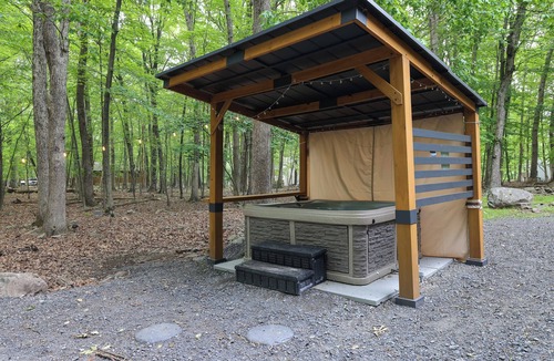 East Stroudsburg House | Luxurious Poconos Retreat~Hot Tub, Sauna, Games