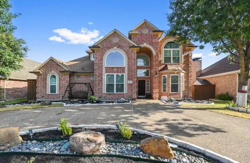 Richardson Villa | Luxurious | Pool Oasis | PS5 | 12 Beds | Aquarium