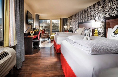 Lower Queen Anne Hotel | Luxurious Prima Donna Suite with Two King Beds in the Heart of Seattle