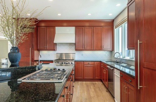 New Preston House | Luxurious Private 5-Bedroom House with Sweeping Lake Views and Beach Access