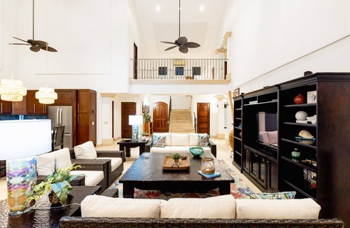 Palm Beach Estates House | Luxurious Private Home Sleeps 12 - Walking to Beach!