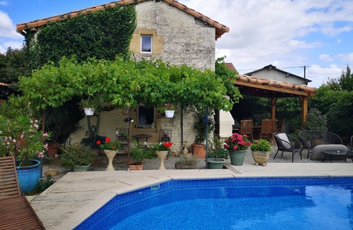 Limalonges Cottage | Luxurious private gite with pool, terrace, large gardens, golf simulator and gym