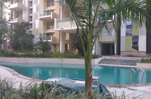 Hadapsar Apartment | Luxurious private Home cat allowed Amanora mall, seasons mall walking distances
