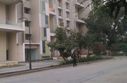 Hadapsar Apartment | Luxurious private Home cat allowed Amanora mall, seasons mall walking distances