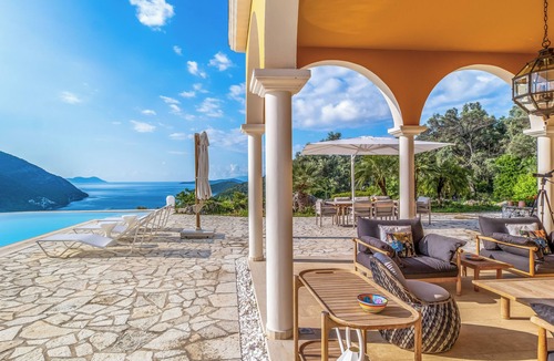 Fternon House | Luxurious private Kronos Estate 44.000 m2, 5 star, spectacular sea view!