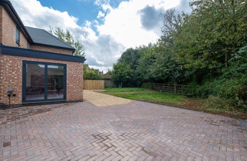 Lutterworth Apartment | Luxurious Relaxing 6 Bed House for great comfort