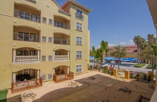 Port Tampa City Apartment | Luxurious Resort Style Getaway w/Pool and Hot tub