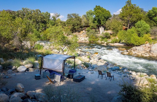 Three Rivers House | Luxurious riverfront property close to Sequoia National Park
