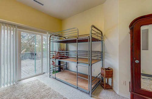 Florence House | Luxurious Riverfront House withRiver Views, Private Sauna, Pool Table, & Free WiFi