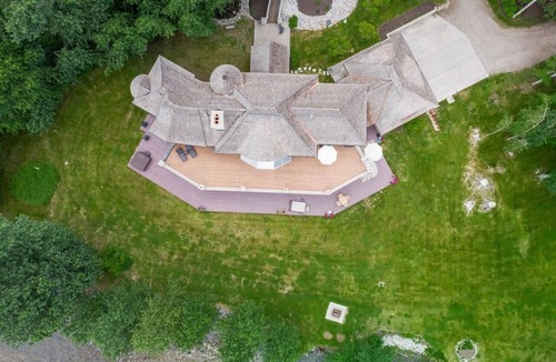 Hailey House | Luxurious Riverfront retreat- fishing, skiing, hiking, biking at your doorstep
