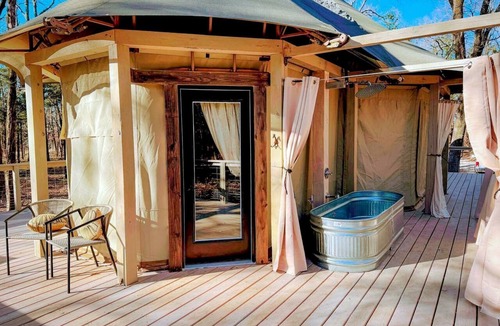 Miller Grove RV Rental | Luxurious Romantic Glamping Cabin with Outdoor Tub near Lake Fork in East Texas