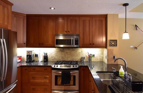 Canmore Apartment | Luxurious Rundle Cliffs Lodge in Spring Creek