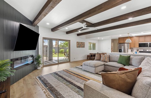 Kierland House | Luxurious Scottsdale Sol with new Pool Table, Backyard Oasis - Pool, Hot Tub, and Putting Green