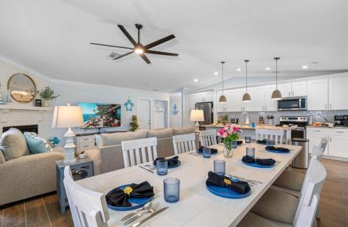 Palm Harbor House | Luxurious Spa Retreat with Stunning Pool in Palm Harbor