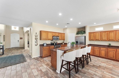 Camino a Lago House | Luxurious, spacious 5-bedroom retreat with resort style backyard, near stadiums