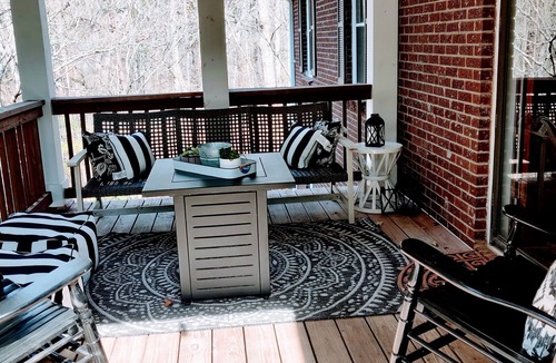 Milton Apartment | Luxurious & Spacious Apartment in Wooded Home