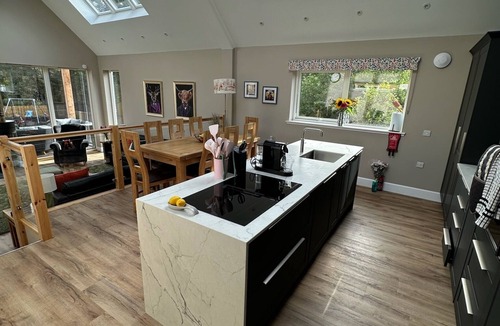 Carrbridge House | Luxurious, spacious 4 bed lodge in Carrbridge with large private garden-sleeps 8