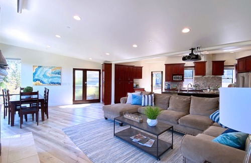 South Arroyo House | Luxurious Spacious Hillside Retreat with Amazing Views Near Rosebowl