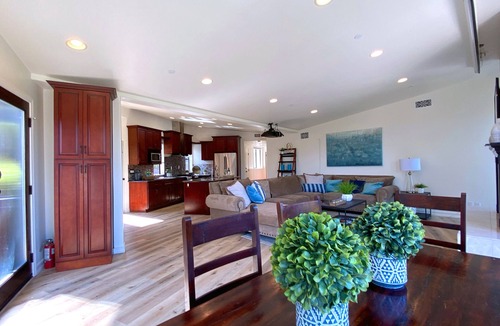 South Arroyo House | Luxurious Spacious Hillside Retreat with Amazing Views Near Rosebowl