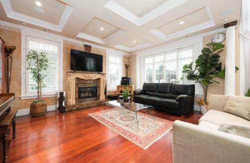 South Cambie House | Luxurious & Spacious Mansion next to Oakridge Mall