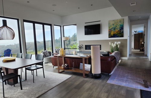 Albion House | Luxurious spacious new home near the beach with great views, privacy, and sauna