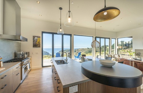 Albion House | Luxurious spacious new home near the beach with great views, privacy, and sauna