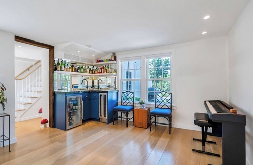 New Preston House | Luxurious, Spacious, Newly Renovated Vacation Home Walking Distance to Lake.