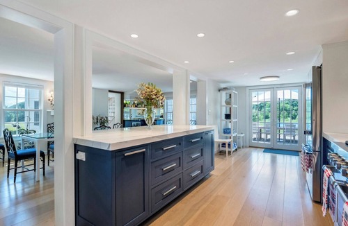 New Preston House | Luxurious, Spacious, Newly Renovated Vacation Home Walking Distance to Lake.