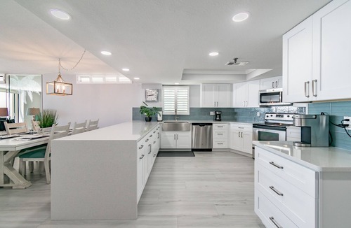 Madeira Beach Condo | Luxurious spacious Beachfront 2BR Condo with heated Pool and Spa Seaview #105