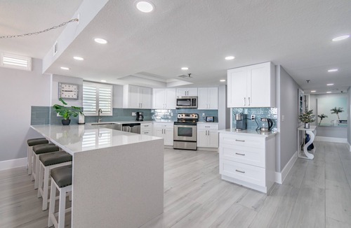 Madeira Beach Condo | Luxurious spacious Beachfront 2BR Condo with heated Pool and Spa Seaview #105
