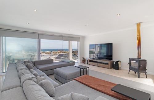 Bloubergstrand Villa | Luxurious Spacious Villa - Ocean & Mountain Views