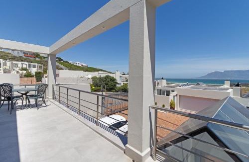 Bloubergstrand Villa | Luxurious Spacious Villa - Ocean & Mountain Views