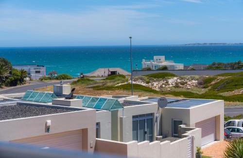 Bloubergstrand Villa | Luxurious Spacious Villa - Ocean & Mountain Views