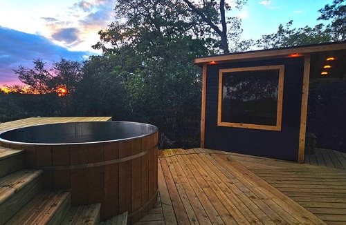 Smithville House | Luxurious Stargazer Dome Retreat in Stunning Nature w/Hot Tub and Sauna!