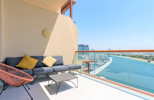 Palm Jumeirah Apartment | Luxurious Studio With Breath-taking Palm Views