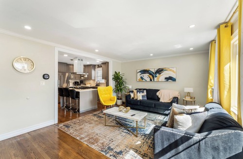 Maplewood Apartment | Luxurious Suburban 3BR Oasis