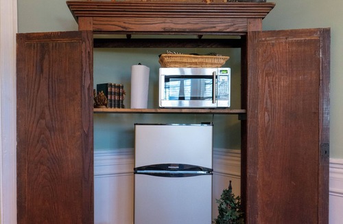 Bardstown Hotel | Luxurious Suite w/Garden on Court Square Downtown