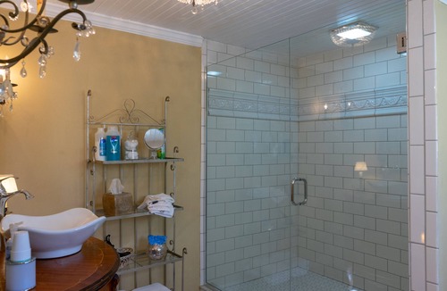 Bardstown Hotel | Luxurious Suite w/Garden on Court Square Downtown