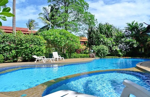 Bang Po Villa | Luxurious Thai-style Villa With a Swimming Pool Just 20 Meters From Beach Access