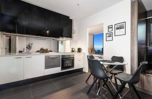 Melbourne Central Business District Apartment | Luxurious Urban Retreat with Stunning Views