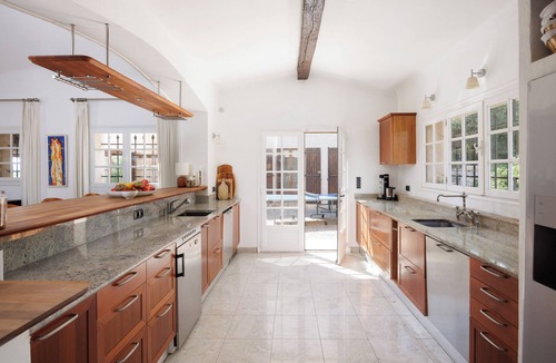 Saint-Paul-de-Vence Villa | Luxurious Villa with Pool, Tennis Court, Pétanque, Bar, Pizza Oven, and Sea View