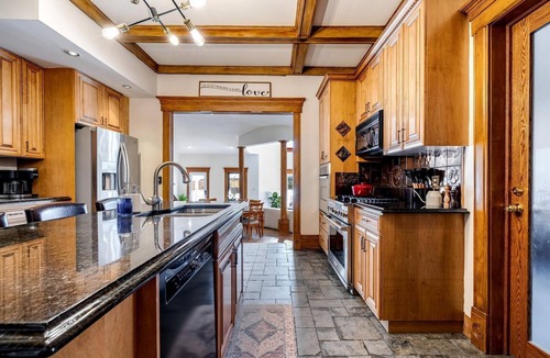 Leamington House | Luxurious Vacation Rental near Lake Erie for an Amazing Family Retreat in Leamington, Ontario