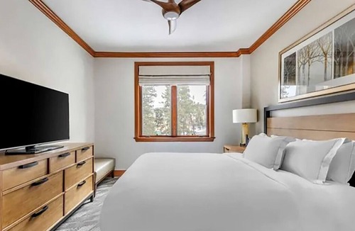 Peak 9 Hotel | Luxurious Valdoro Mountain Lodge. Cozy 3 bedroom and 3 bath (sleeps 8)