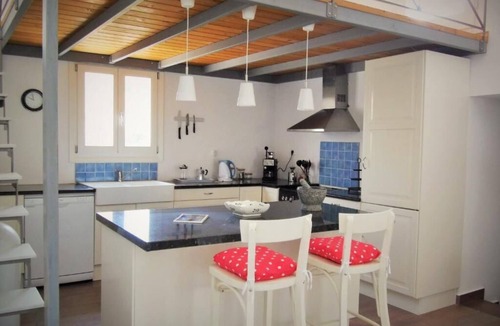Delfini Villa | Luxurious Villa on the famous glp cat sanctuary